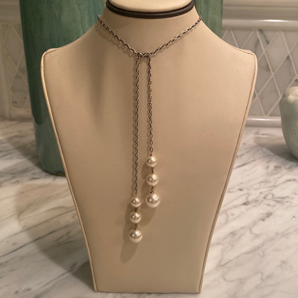 Lariat on Silver chain with 6 faux pearls available in white or pink pearl bead